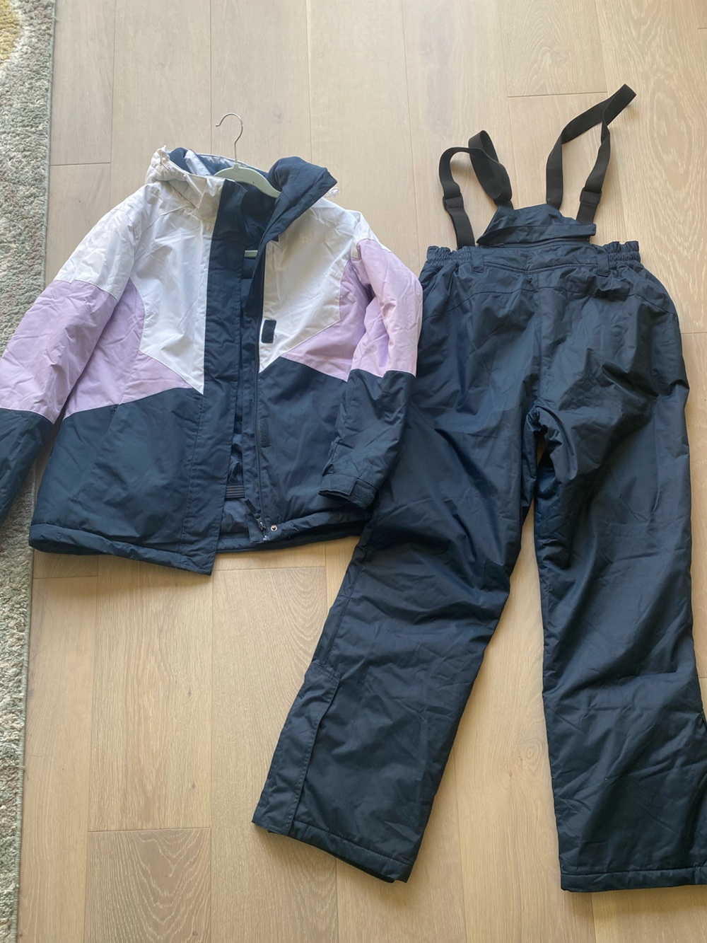 Women's Colorblock Ski Jacket and Bib Pants Set - Black, White & Light Purple